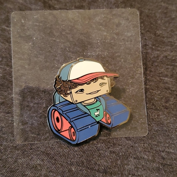 Stranger Things Pin - Picture 1 of 2
